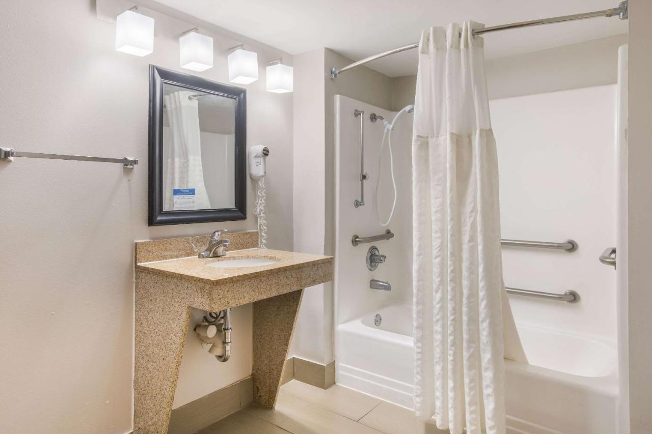 Hotel Clarion Pointe Forsyth I-75 Extérieur photo
